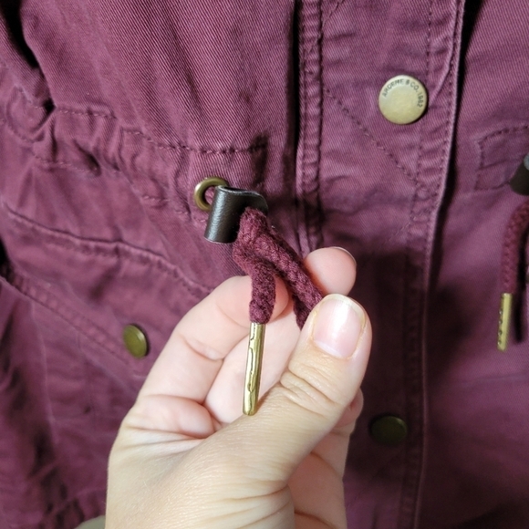 Ardene small burgundy lightweight fall/spring quilted jacket layering piece - Picture 3 of 13